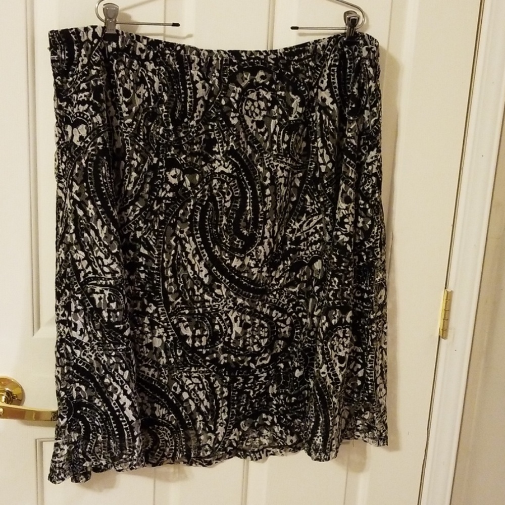 Plus size lace overlay skirt